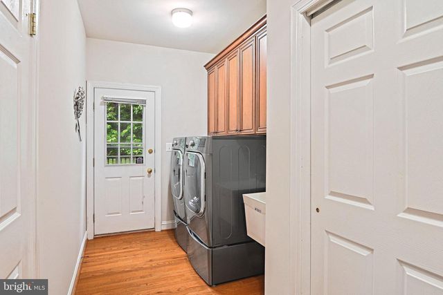 1706 BROADFIELD LN, Vienna, VA 22182