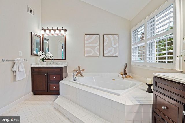 1706 BROADFIELD LN, Vienna, VA 22182