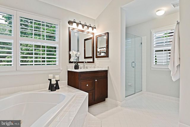 1706 BROADFIELD LN, Vienna, VA 22182