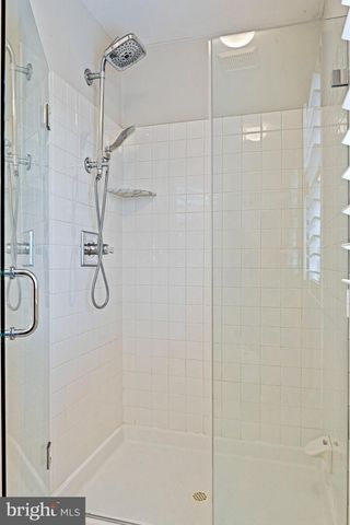 1706 BROADFIELD LN, Vienna, VA 22182