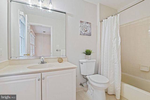 1706 BROADFIELD LN, Vienna, VA 22182