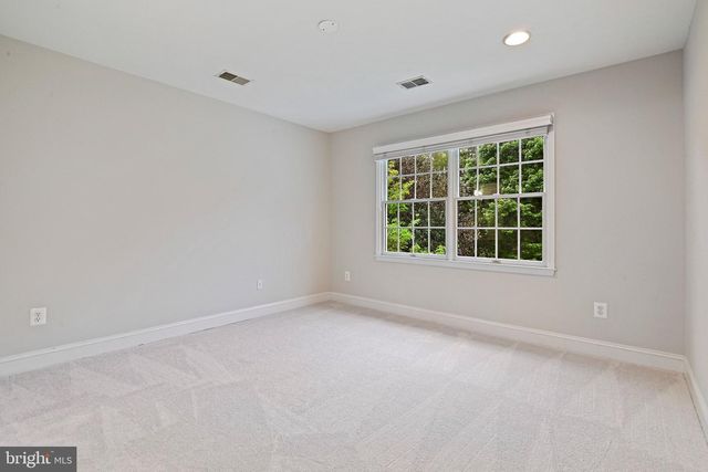 1706 BROADFIELD LN, Vienna, VA 22182