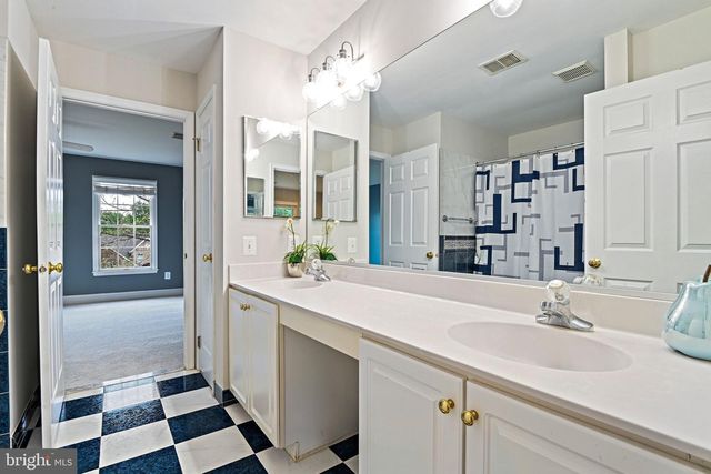 1706 BROADFIELD LN, Vienna, VA 22182