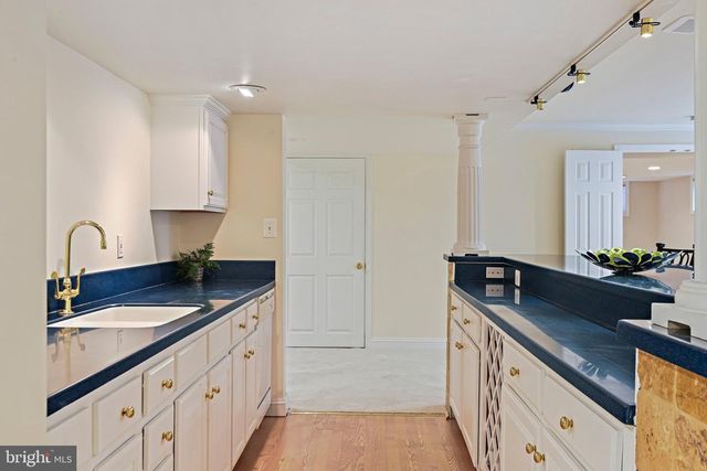 1706 BROADFIELD LN, Vienna, VA 22182