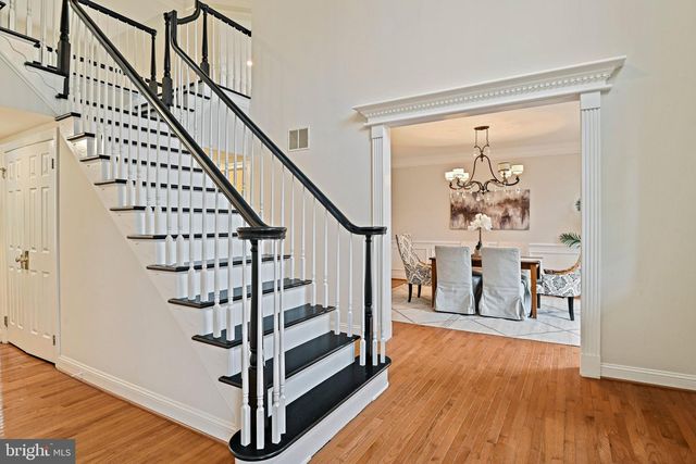1706 BROADFIELD LN, Vienna, VA 22182