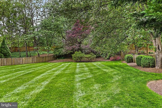 1706 BROADFIELD LN, Vienna, VA 22182