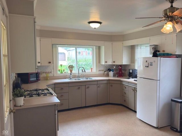809 Cottage Avenue, Crawfordsville, IN 47933
