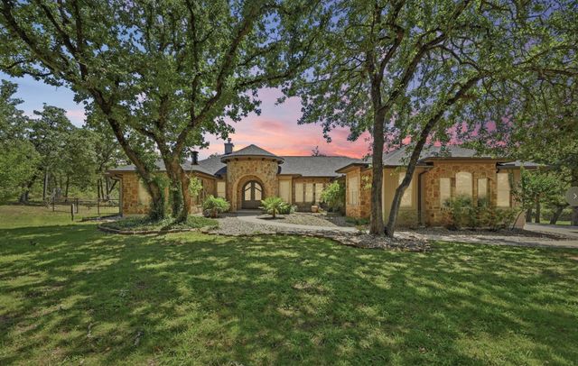 387 Corral RD, Smithville, TX 78957