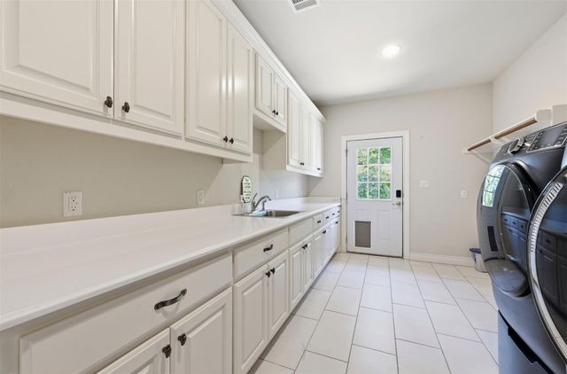 387 Corral RD, Smithville, TX 78957