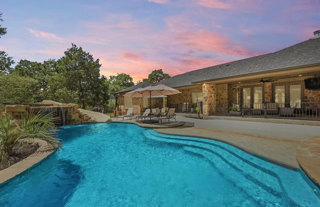 387 Corral RD, Smithville, TX 78957