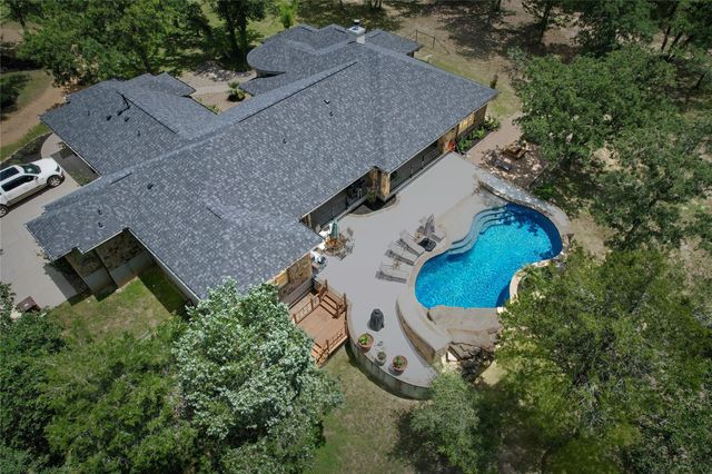 387 Corral RD, Smithville, TX 78957