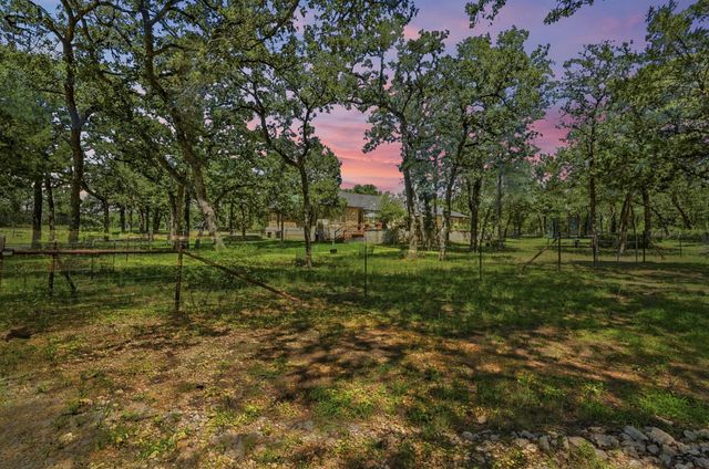 387 Corral RD, Smithville, TX 78957