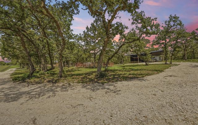 387 Corral RD, Smithville, TX 78957