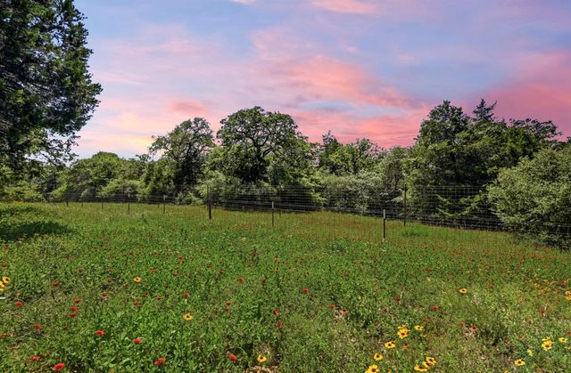 387 Corral RD, Smithville, TX 78957