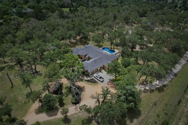 387 Corral RD, Smithville, TX 78957