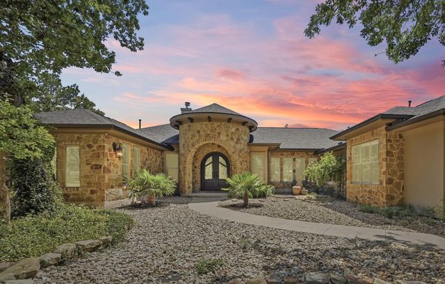387 Corral RD, Smithville, TX 78957