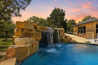 387 Corral RD, Smithville, TX 78957