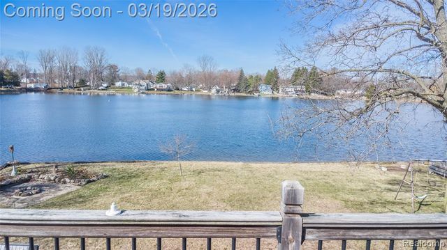 1962 Lake Pointe Drive, Ortonville, MI 48462