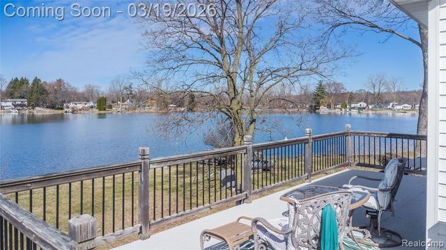 1962 Lake Pointe Drive, Ortonville, MI 48462