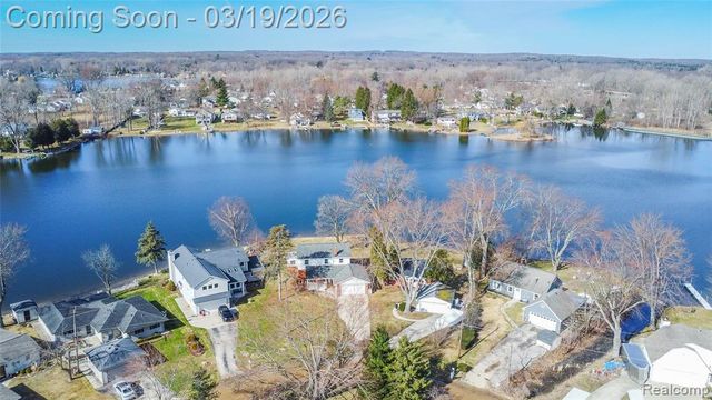 1962 Lake Pointe Drive, Ortonville, MI 48462