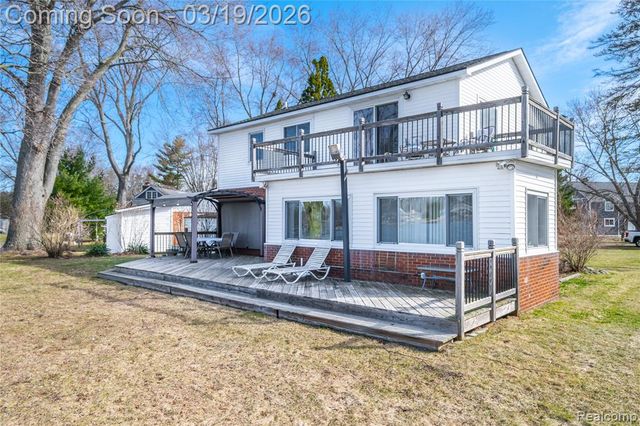 1962 Lake Pointe Drive, Ortonville, MI 48462