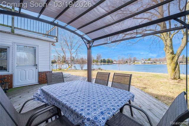 1962 Lake Pointe Drive, Ortonville, MI 48462