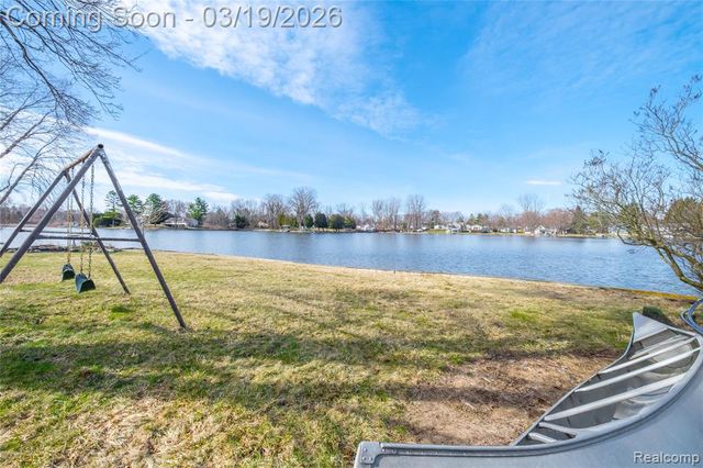 1962 Lake Pointe Drive, Ortonville, MI 48462