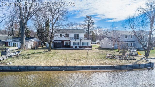 1962 Lake Pointe Drive, Ortonville, MI 48462