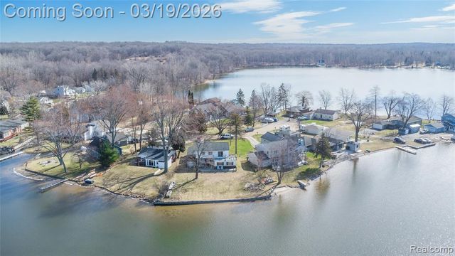 1962 Lake Pointe Drive, Ortonville, MI 48462