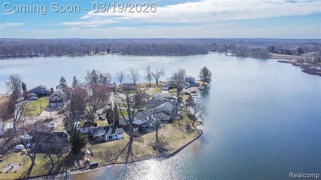 1962 Lake Pointe Drive, Ortonville, MI 48462