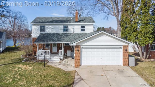 1962 Lake Pointe Drive, Ortonville, MI 48462