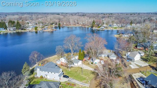 1962 Lake Pointe Drive, Ortonville, MI 48462