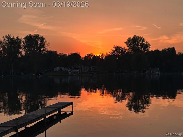 1962 Lake Pointe Drive, Ortonville, MI 48462