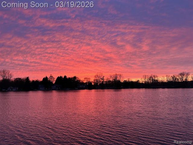 1962 Lake Pointe Drive, Ortonville, MI 48462