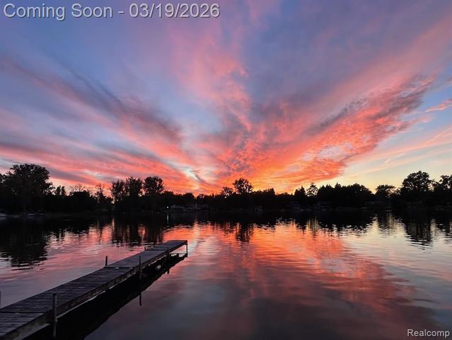 1962 Lake Pointe Drive, Ortonville, MI 48462