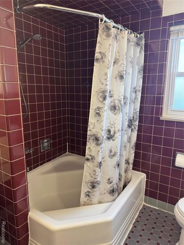 734 Harcourt Road, Grosse Pointe, MI 48230