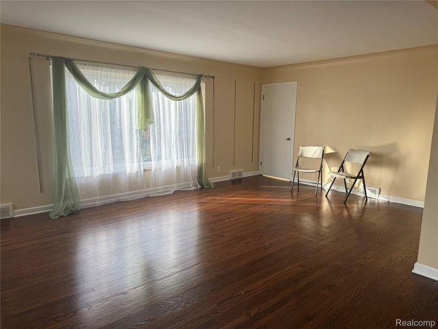 734 Harcourt Road, Grosse Pointe, MI 48230