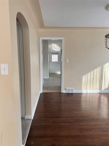 734 Harcourt Road, Grosse Pointe, MI 48230