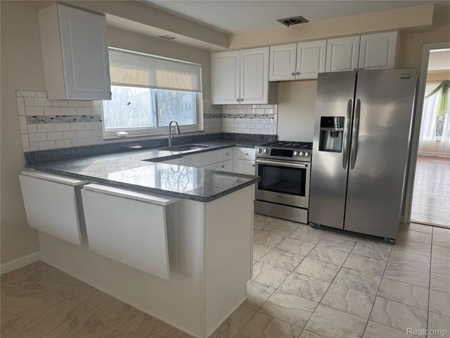 734 Harcourt Road, Grosse Pointe, MI 48230