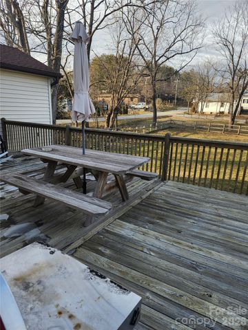 110 E Price Street, Hendersonville, NC 28739