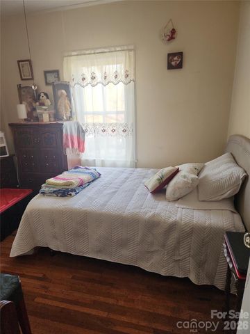 110 E Price Street, Hendersonville, NC 28739