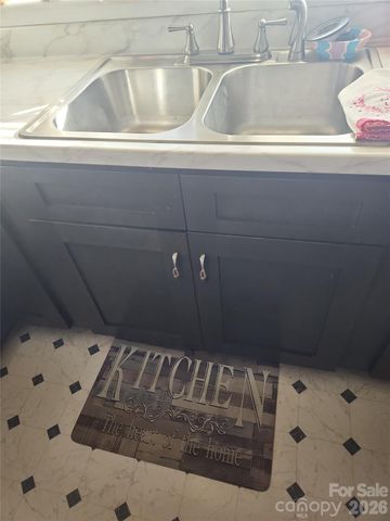 110 E Price Street, Hendersonville, NC 28739