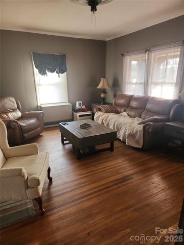 110 E Price Street, Hendersonville, NC 28739