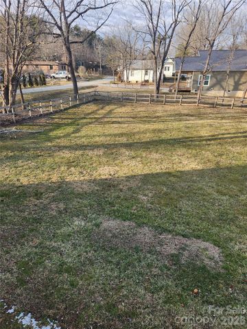 110 E Price Street, Hendersonville, NC 28739