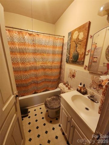 110 E Price Street, Hendersonville, NC 28739