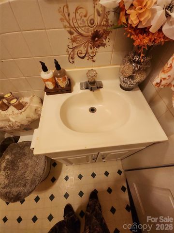 110 E Price Street, Hendersonville, NC 28739