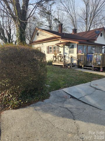 110 E Price Street, Hendersonville, NC 28739