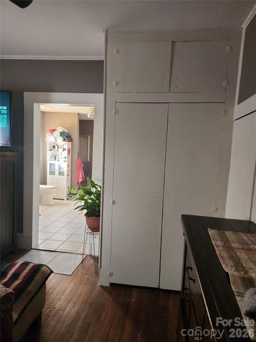 110 E Price Street, Hendersonville, NC 28739