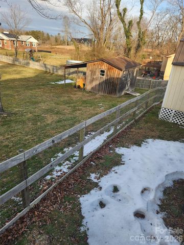 110 E Price Street, Hendersonville, NC 28739