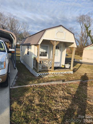 110 E Price Street, Hendersonville, NC 28739